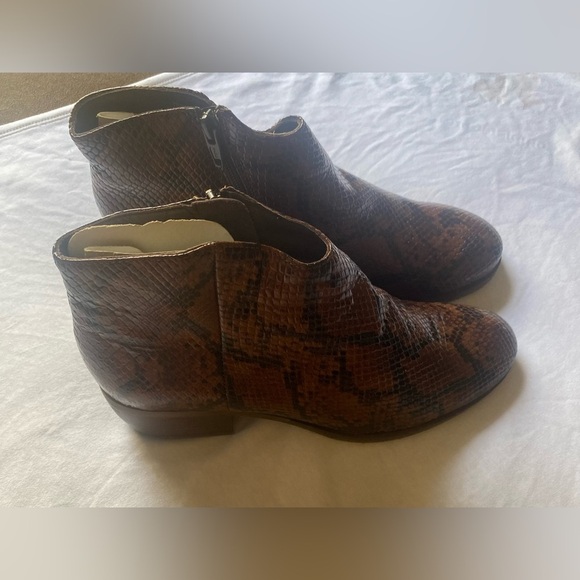 Clark’s Boots - Picture 1 of 15